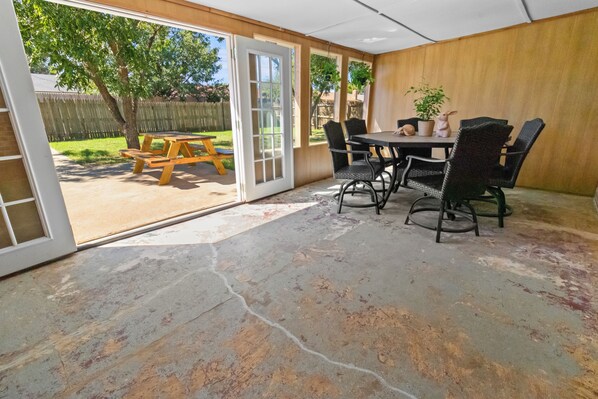 Outdoor dining - The Kemper Camper (Lubbock)