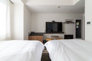 Habitación con 2 camas individuales, para no fumadores | Edredón, caja de seguridad en la habitación y escritorio 