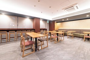 Breakfast served - Henn na Hotel Express Osaka Namba Nipponbashi Annex (Osaka)