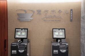 Reception - Henn na Hotel Express Osaka Namba Nipponbashi Annex (Osaka)