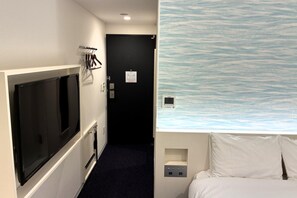 Dobbeltrom, ikke-røyk (Small) | Dundyner, safe på rommet, skrivebord og blendingsgardiner