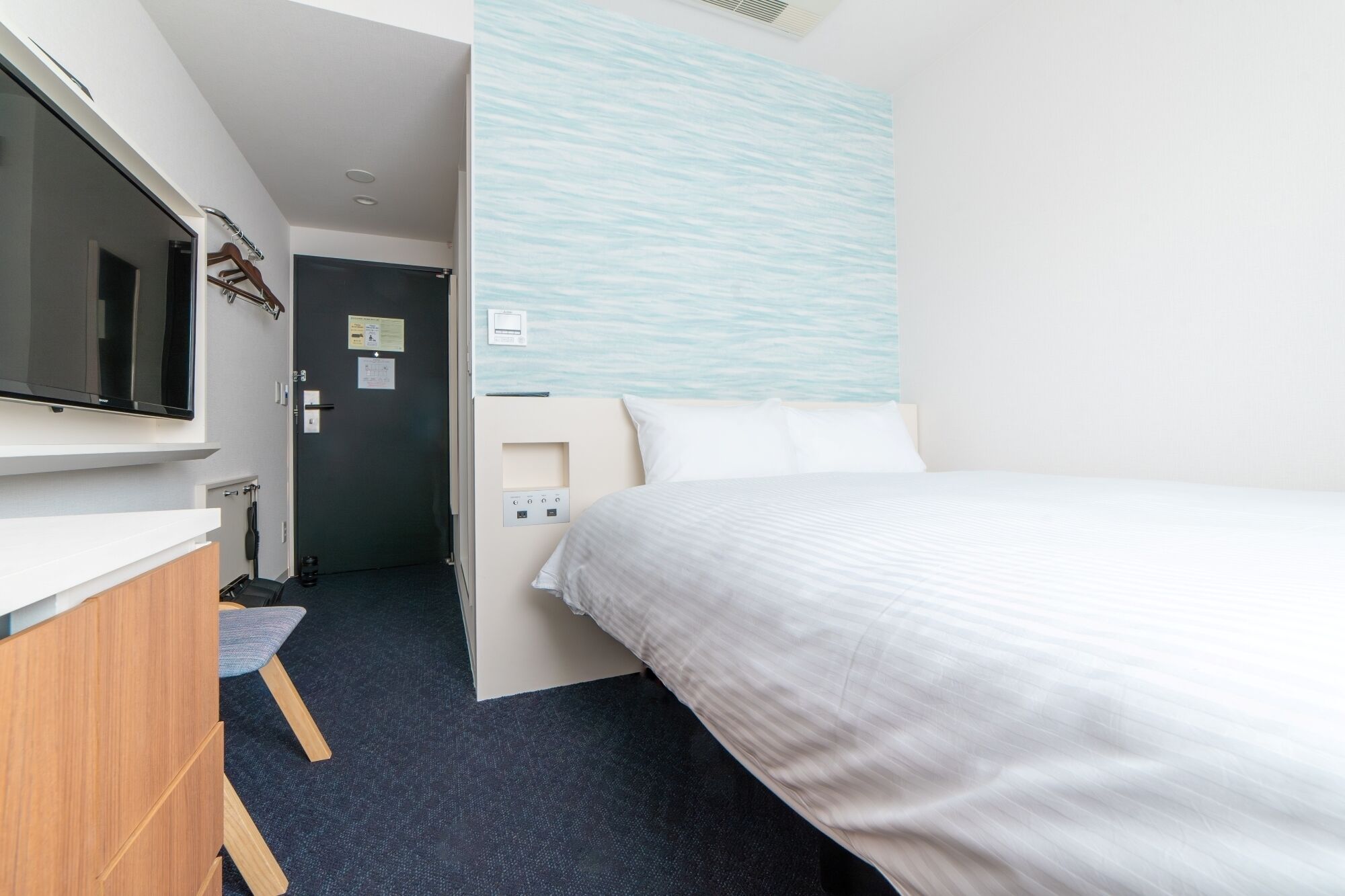 Small Double Room, Non Smoking | Down comforters, in-room safe, desk, blackout drapes