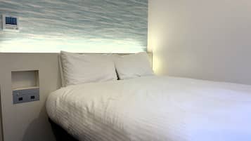 Dobbeltrom, ikke-røyk (Small) | Dundyner, safe på rommet, skrivebord og blendingsgardiner