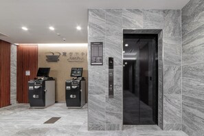 Elevator - Henn na Hotel Express Osaka Namba Nipponbashi Annex (Osaka)