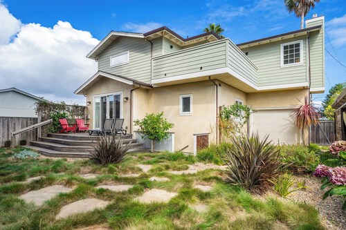 Gorgeous Pleasure Point Home - Sleeps 10!
