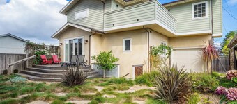 Gorgeous Pleasure Point Home - Sleeps 10!
