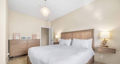 Gorgeous Pleasure Point Home - Sleeps 10!