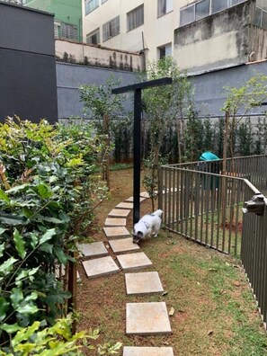 المنطقة المحيطة بالمنشأة