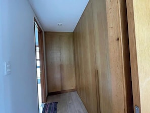 Minibar, free WiFi, bed sheets