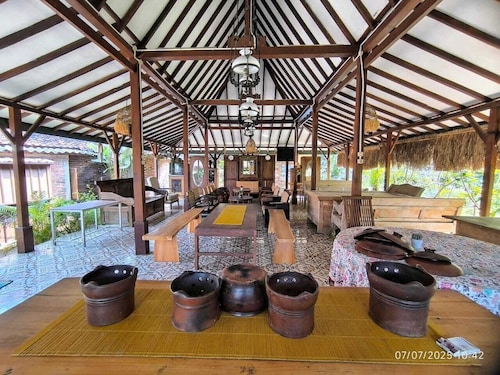 Ndalem Pengkok Homestay