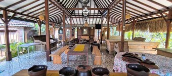 Ndalem Pengkok Homestay