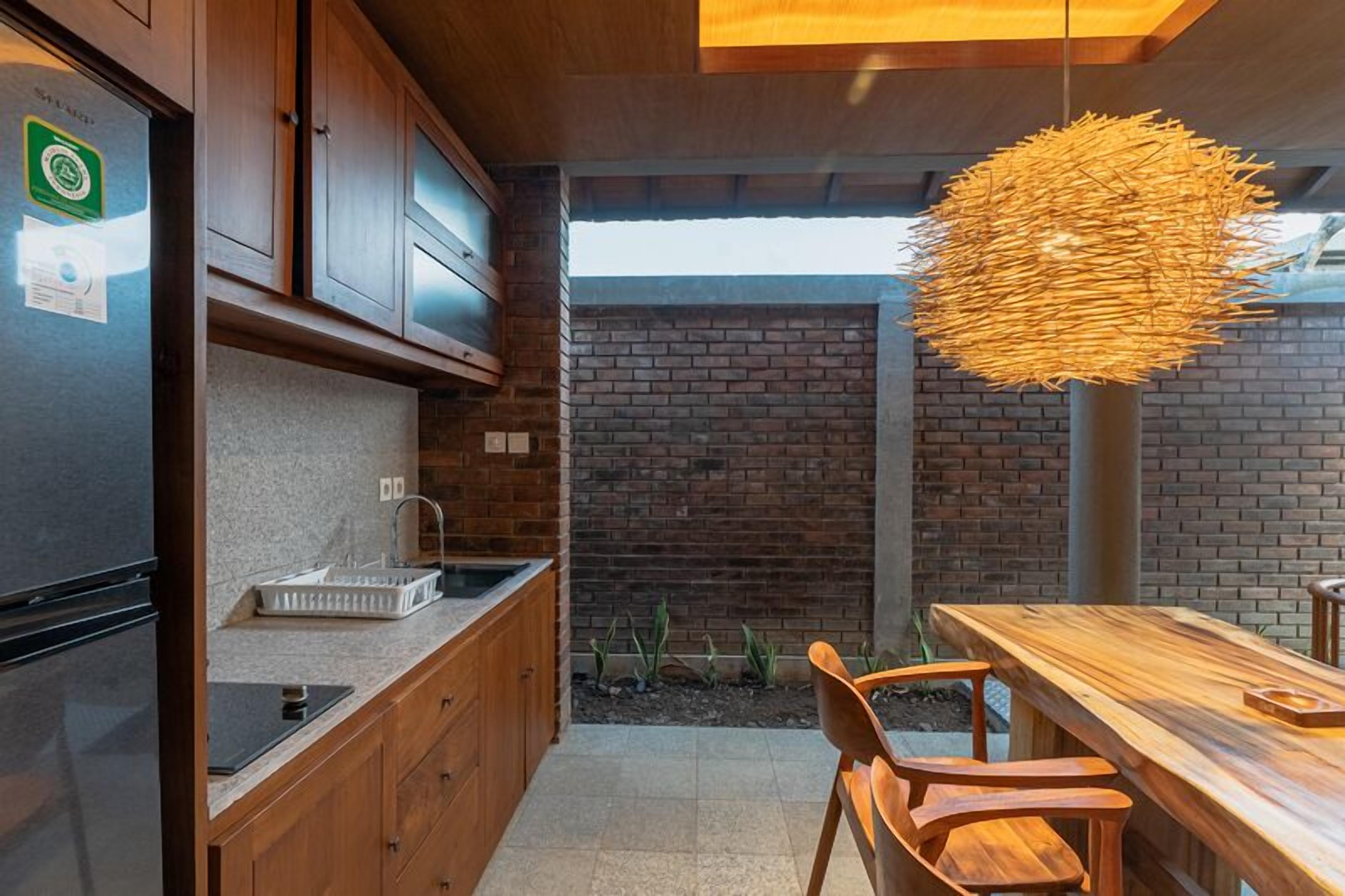 Deluxe Cottage, 1 Queen Bed, Non Smoking, Pool View | Living area