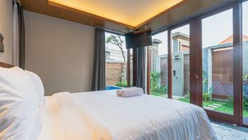 Deluxe Cottage, 1 Queen Bed, Non Smoking, Pool View | Free WiFi