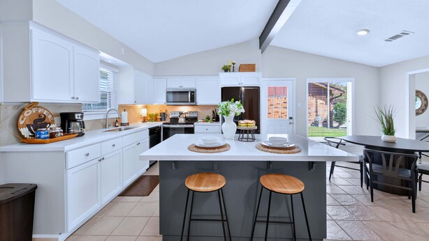 Coffee/tea maker, fridge, microwave, oven