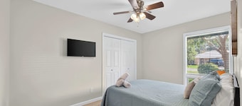 4Br La Porte Private Sanctuary: Grill | Backyard | Office