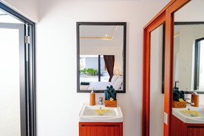 Standard Room | Bathroom