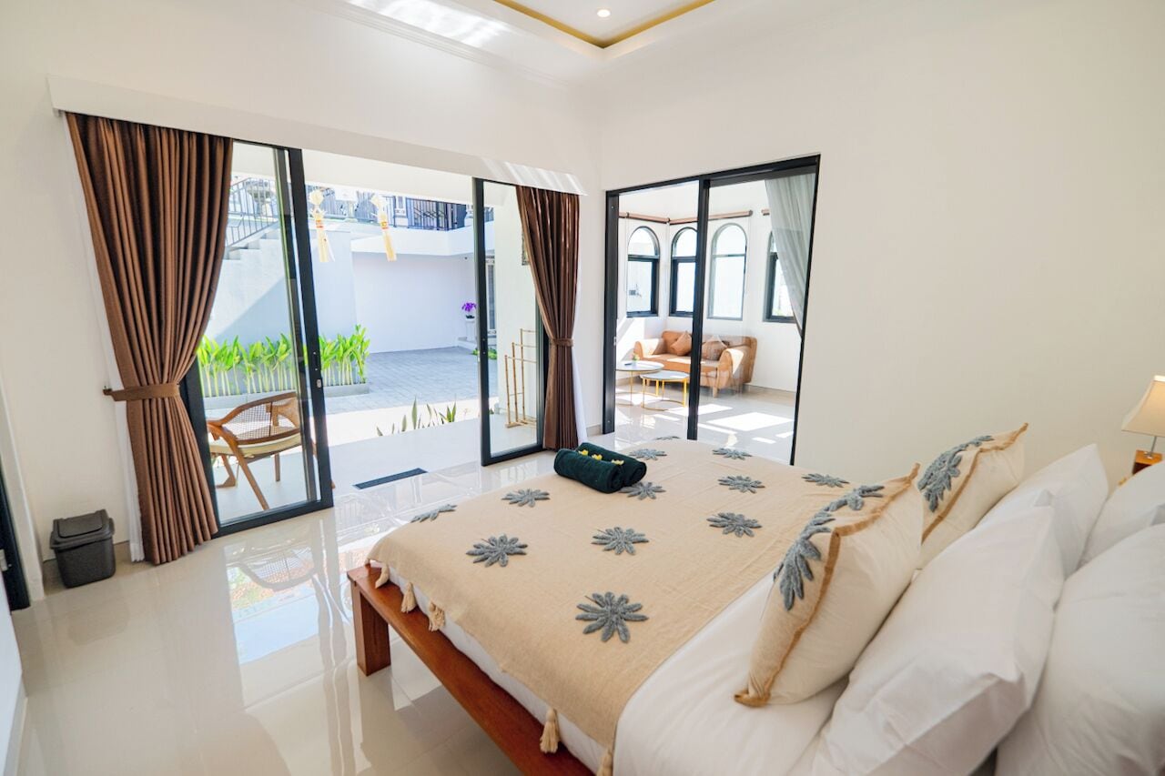 Minibar y escritorio 