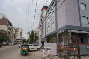 Free self-parking - Hotel Gulab Vatika (Jaipur)