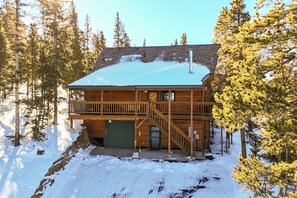 Exterior - NEW! Big with VIEWS, 11 beds, hot tub, pool table (Breckenridge)