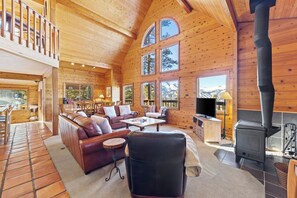 Smart TV - NEW! Big with VIEWS, 11 beds, hot tub, pool table (Breckenridge)