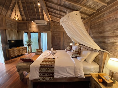 Caja de seguridad en la habitación y escritorio