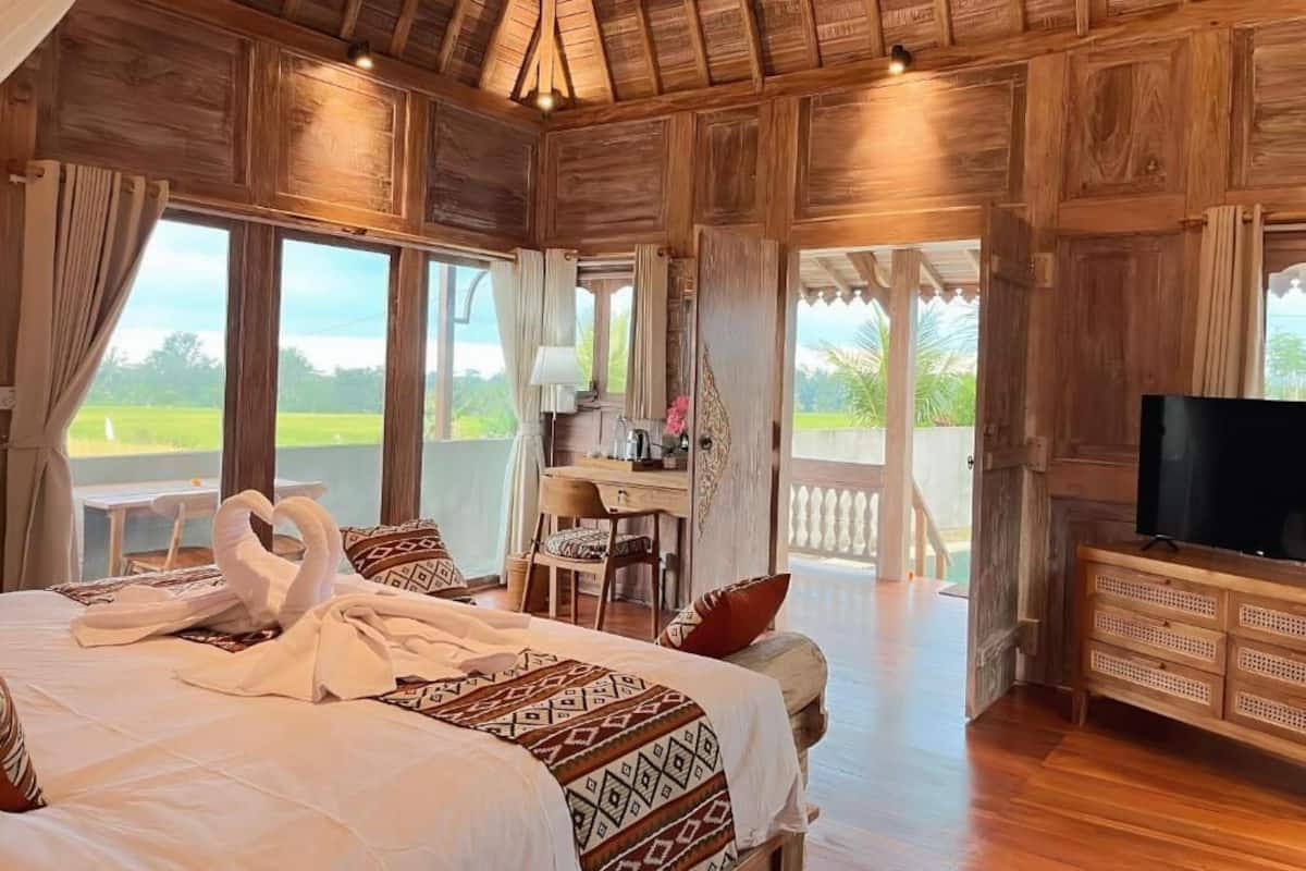 Deluxe Villa, Garden View | In-room safe, desk, laptop workspace, free WiFi