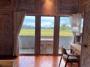 Vila luxo, vista para o jardim | Cofres nos quartos, escrivaninha, espaço de trabalho para notebook