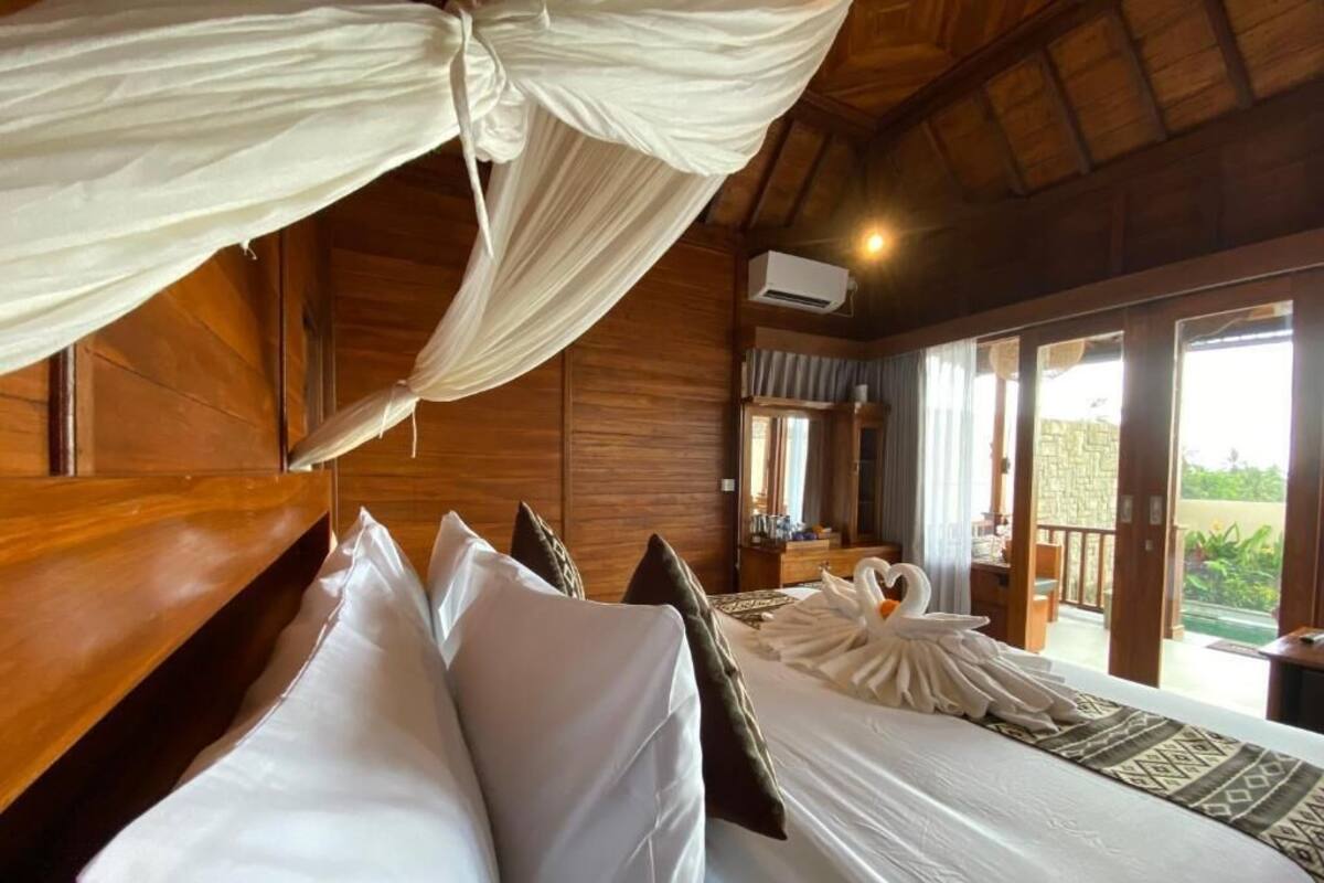 One Bedroom with Private Pool | Minibar, in-room safe, desk, laptop workspace