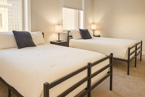 2 bedrooms, iron/ironing board, free WiFi, bed sheets - Downtown Suite - Spacious! RnRHoF, Casino, Stadium (Cleveland)