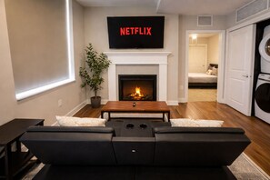 Interior - Cozy Downtown Suite Stadiums, Casino, R&R HoF (Cleveland)