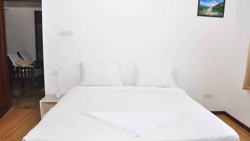 Deluxe Double Room | Free WiFi, bed sheets