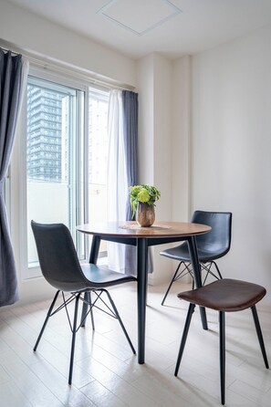 Repas dans la chambre