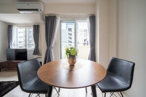 Repas dans la chambre