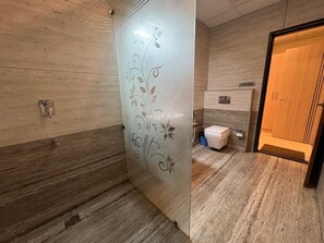 Family Double Room | Bathroom | Towels, toilet paper - Opo Horizon Surbhi Grand (Danta Ramgarh)