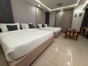 Quarto casal família | Wi-Fi de cortesia, roupa de cama
