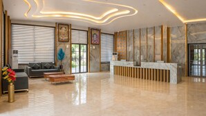 A spacious lobby with a reception desk, a sofa, and a coffee table. - OPO Horizon Surbhi Grant,Khatu Shyam (Danta Ramgarh)
