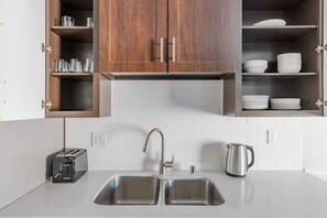 Interior - Blueground | Campbell, pool, nr Campbell Park (Campbell)