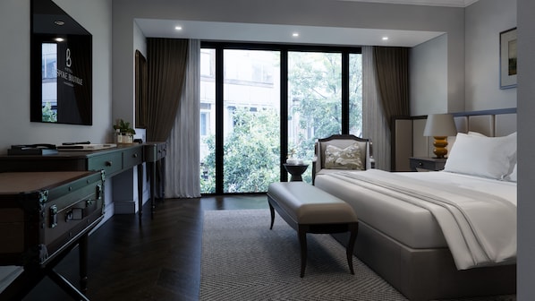 Executive Suite, City View | In-room safe, desk, laptop workspace, blackout drapes