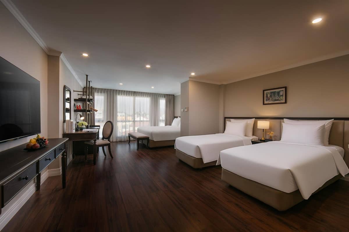 Suite familiar | Caja fuerte, escritorio, espacio para trabajar con un portátil