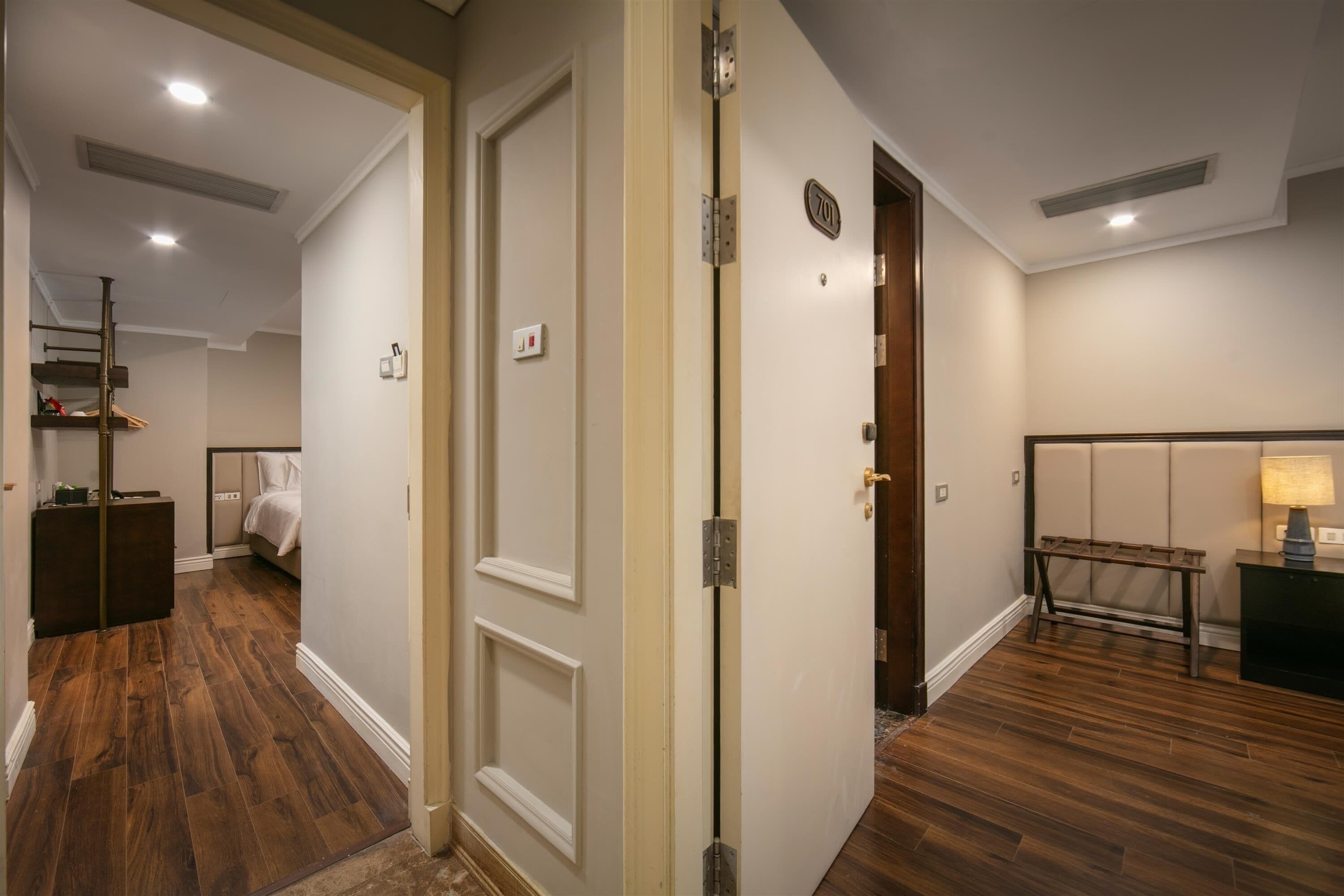 Deluxe Connecting Room | In-room safe, desk, laptop workspace, blackout drapes