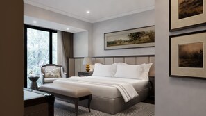 Executive suite | Een kluis op de kamer, een bureau, een laptopwerkplek