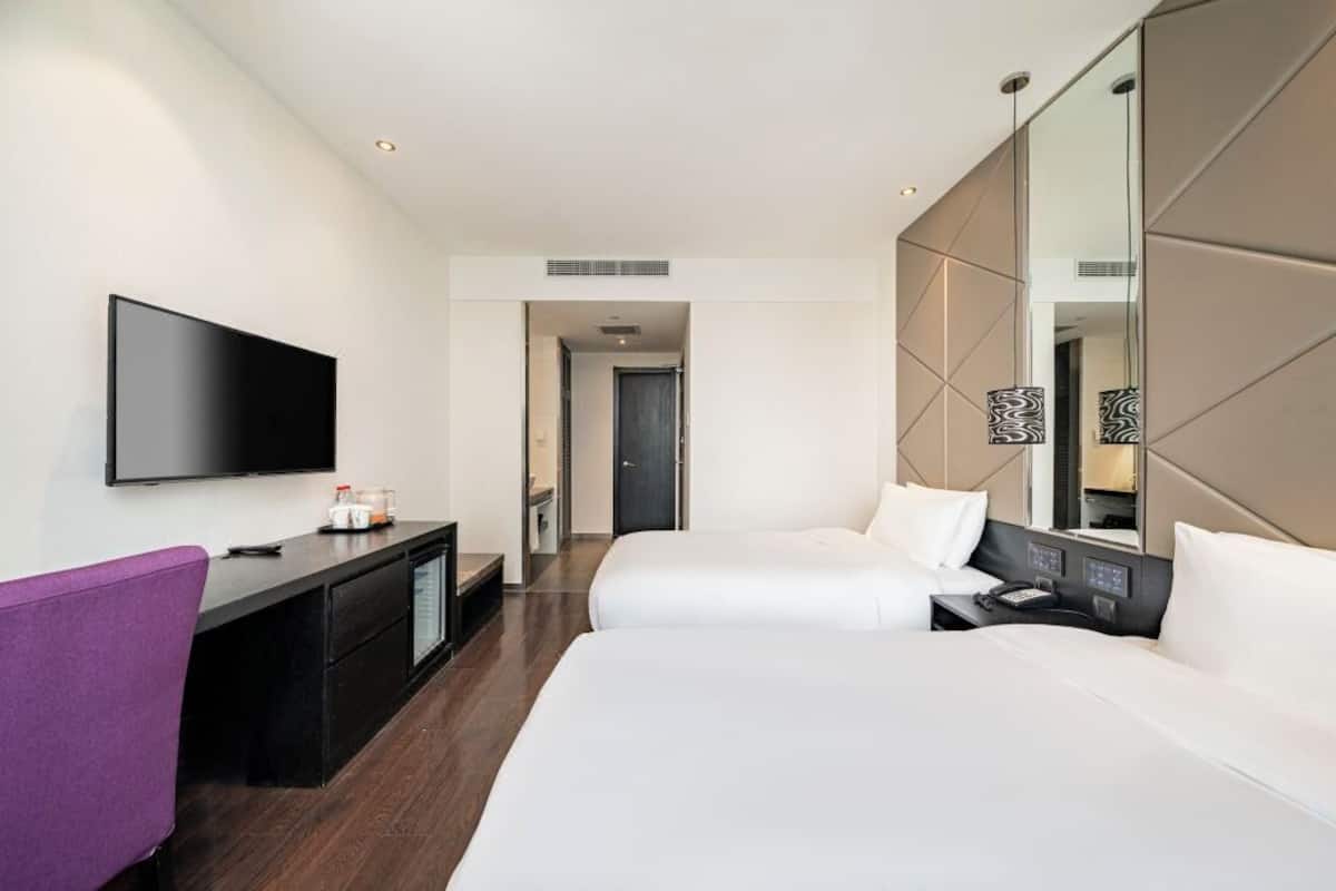 Habitación estándar con 2 camas individuales | Ropa de cama hipoalergénica, minibar, escritorio y wifi gratis