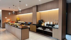 Free daily buffet breakfast
