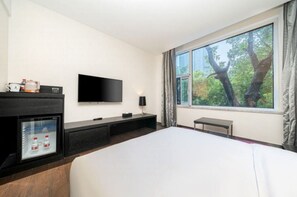 Superior Double Room | Hypo-allergenic bedding, minibar, desk, free WiFi
