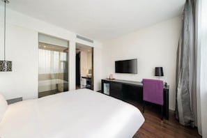 Superior-Doppelzimmer | Wohnbereich | 40-Zoll-Flachbildfernseher mit Kabelempfang