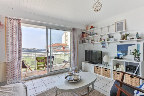 Apartment in Saint-gilles Near the Harbor