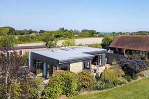 Exterior - Spacious Coastal Retreat for 10 in West Wittering (West Wittering)