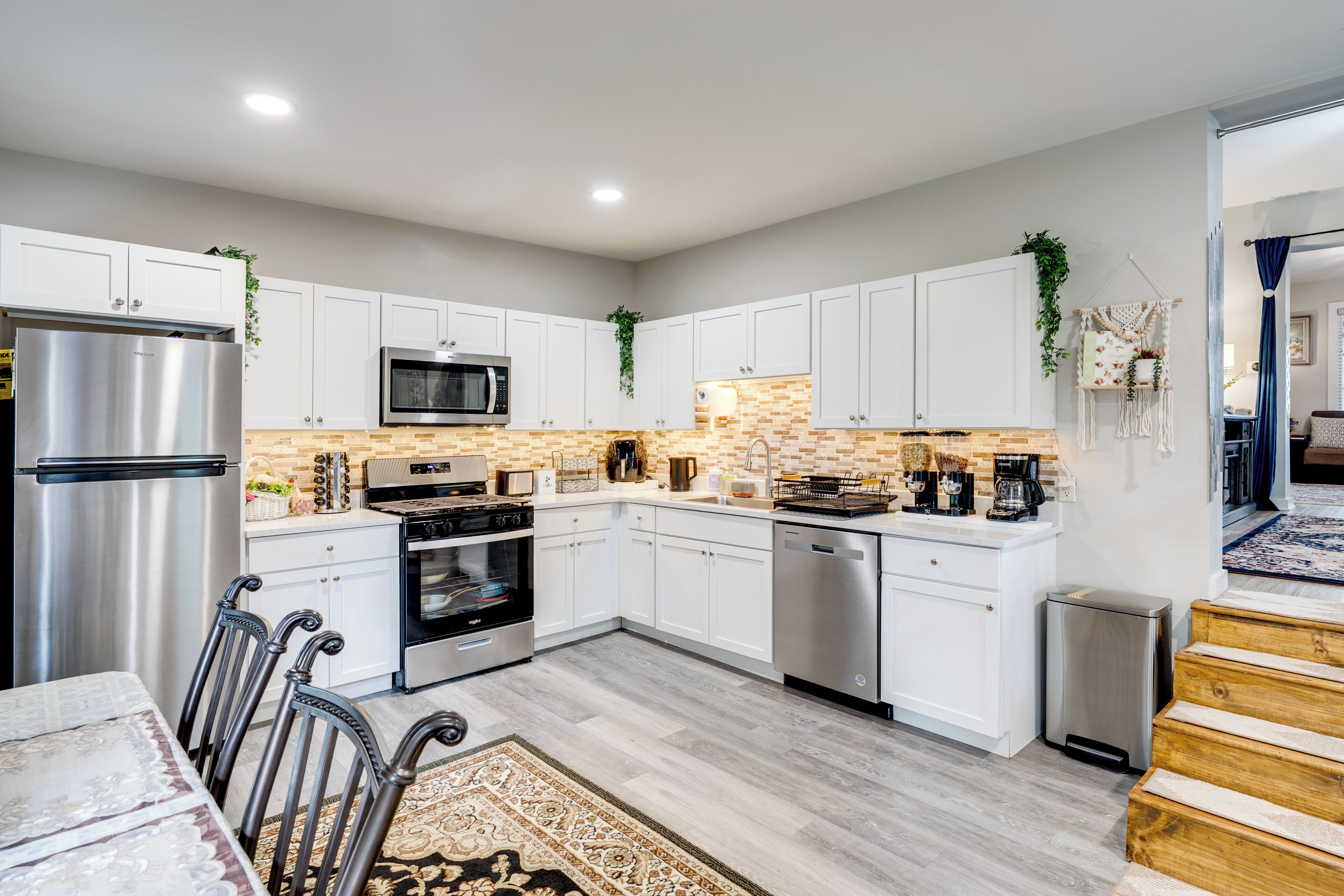 Fridge, microwave, stovetop, dishwasher