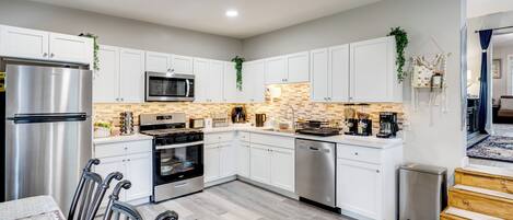 Fridge, microwave, stovetop, dishwasher
