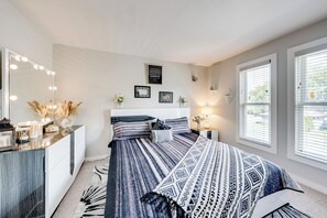 3 bedrooms, desk, iron/ironing board, internet
